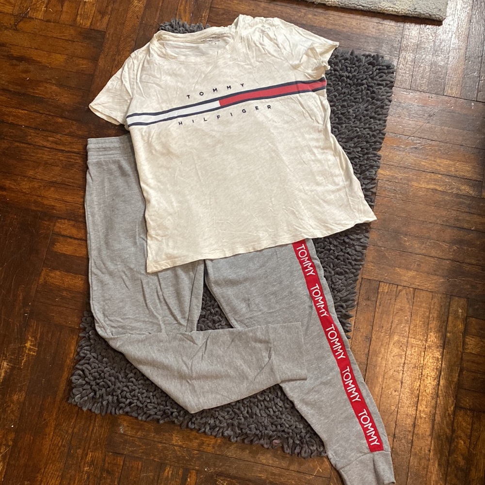 Tommy Hilfiger Side Logo Joggers & Tee set